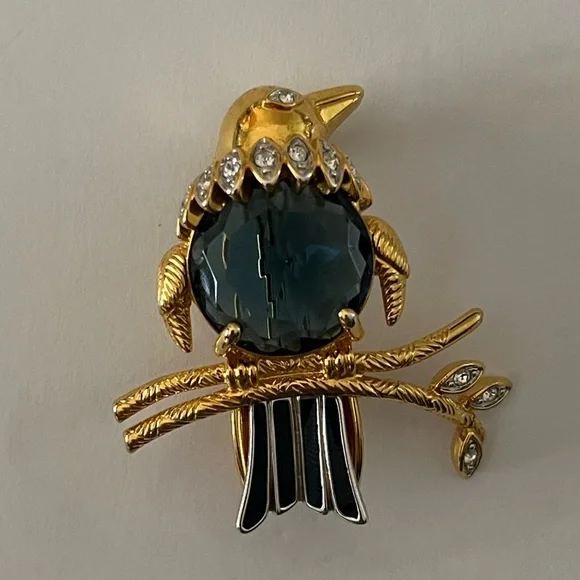 Kenneth Jay Lane (KJL) Elegant Crystal Blue Bird Brooch with Gold Tone Setting - Picture 3 of 7
